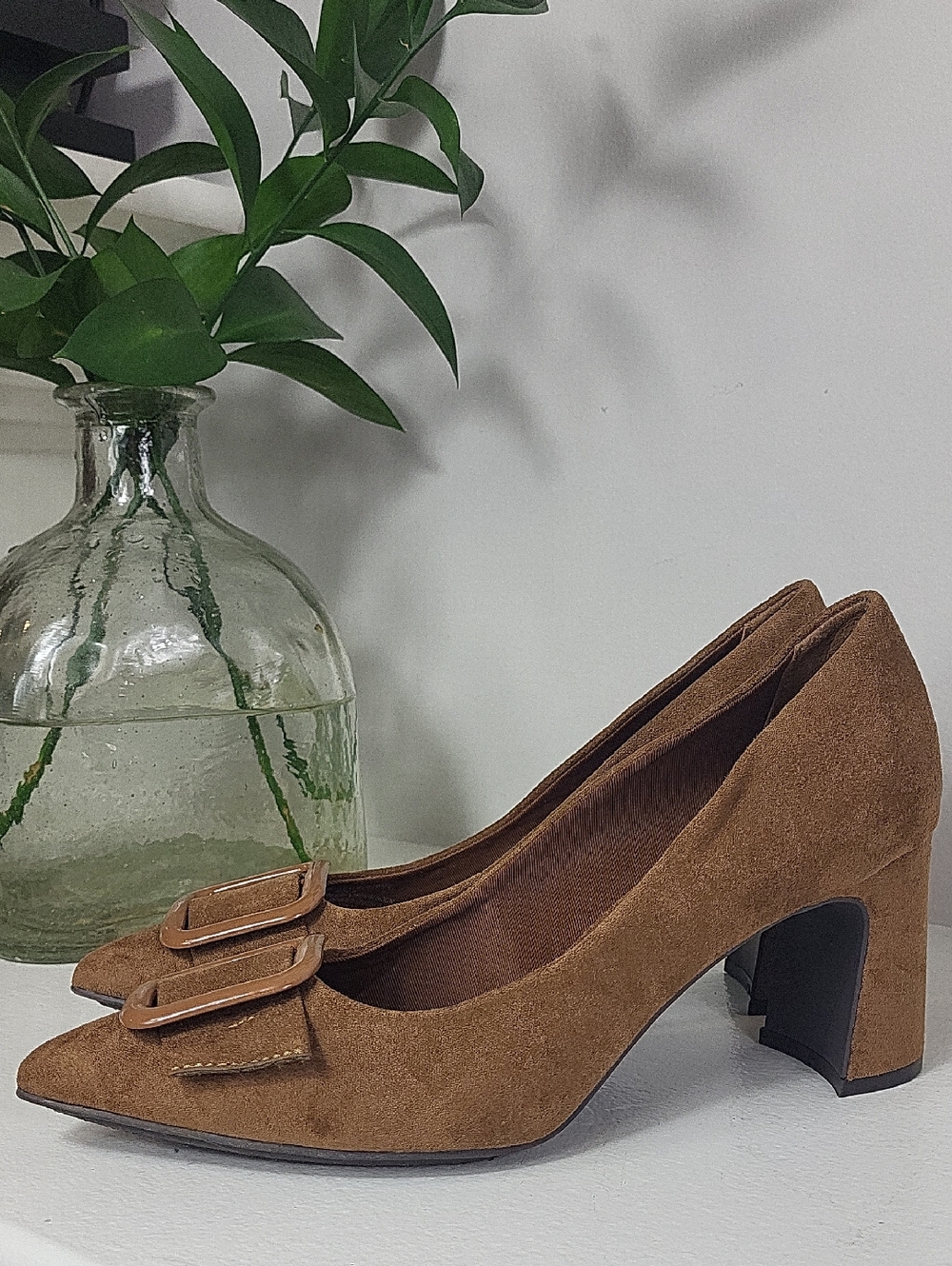 Anne Klein Bentley Tan Brown Suede Pointed Toe Buckle Pumps. Size 6 - Picture 4 of 11